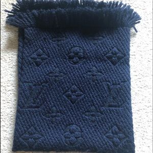 Louis Vuitton logo wool scarf